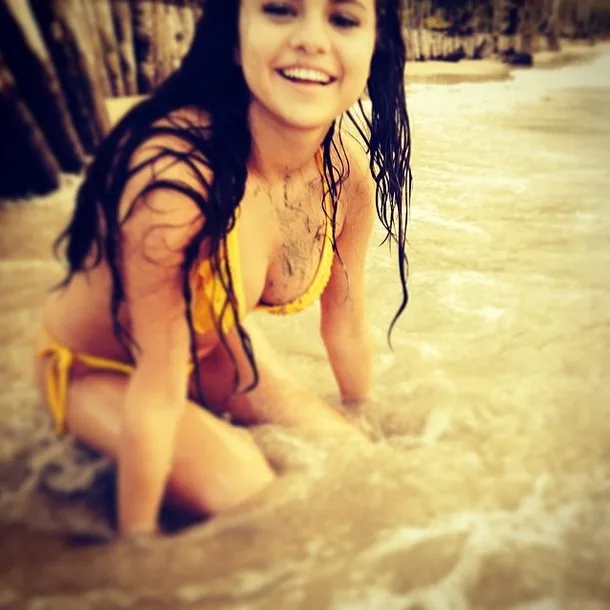 Selena-Gomez-Wearing-Swimsuit.png