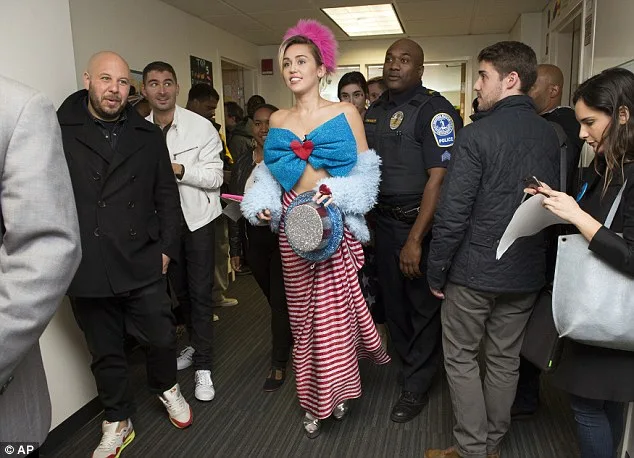 cyrus-hilary-2