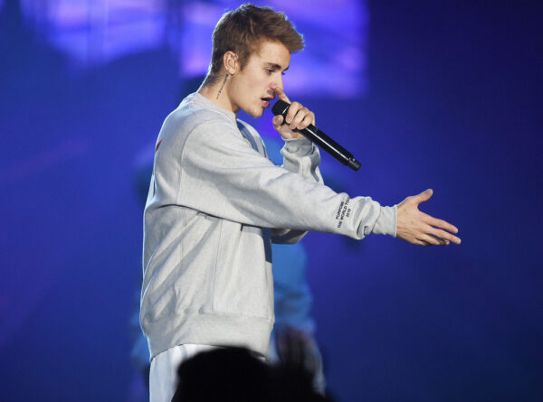 Ο Justin Bieber ζητάει συγγνώμη.