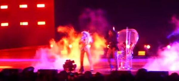 Η πραγματικά… εκρηκτική εμφάνιση της Beyoncé μαζί με την Serena Williams.