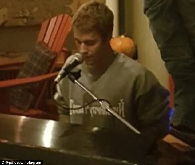 3A212F9200000578-3911600-Having_a_tinkle_Justin_Bieber_turned_pianist_as_he_performed_a_p-a-1_1478483239044
