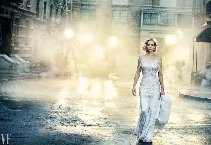 jennifer-lawrence-holiday-2016-ss01-700x480