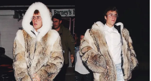 Ο Justin Bieber με ογκώδη γούνα και γυαλιά οράσεως σε βραδινή έξοδο.