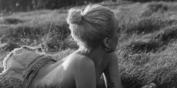 Αυτό είναι το νέο βίντεο κλιπ της Lady Gaga για το κομμάτι Million Reasons!
