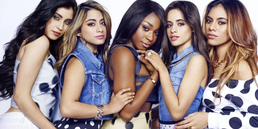 Το γυναικείο συγκρότημα Fifth Harmony σε ομαδική φωτογράφιση.
