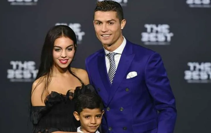 227884
