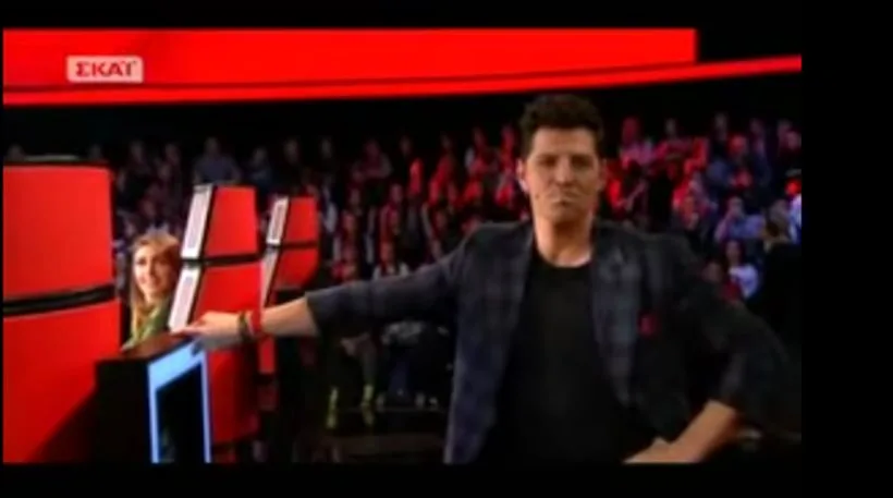 Ο Σάκης Ρουβάς στο πλατό του The Voice