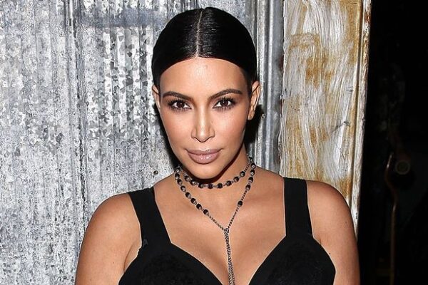 Στη δημοσιότητα η κατάθεση της Kim Kardashian για τη ληστεία: «Ήμουν γυμνή από την μέση και κατω. Έβγαλε το όπλο και…»