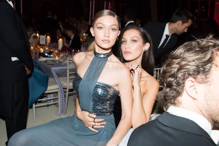 Pictured-Gigi-Hadid-Bella-Hadid-700x467