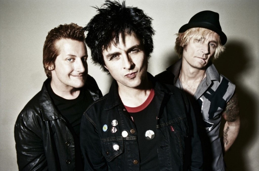 Το συγκρότημα Green Day σε στούντιο φωτογράφιση.