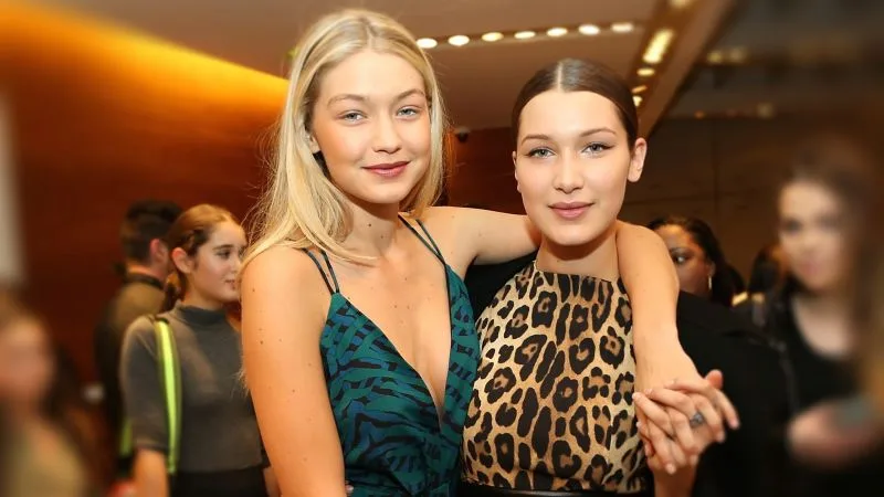 Η Gigi και η Bella Hadid σε εκδήλωση