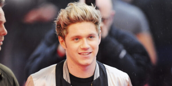 Ο Niall Horan δεν είναι πια ξανθός και οι φανς των One Direction δεν μπορούν να το αντέξουν.