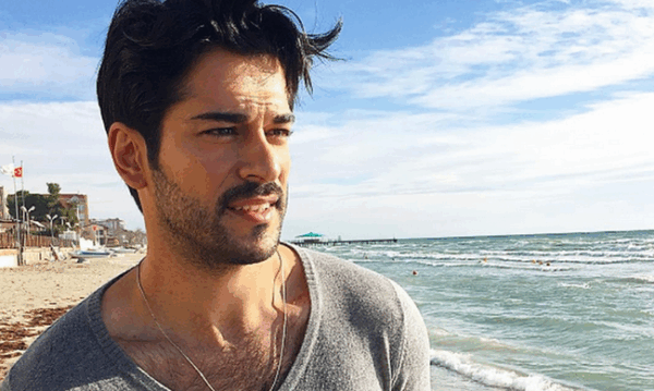 Burak Özçivit: Τα γενέθλια και η πρόταση γάμου στην αγαπημένη του