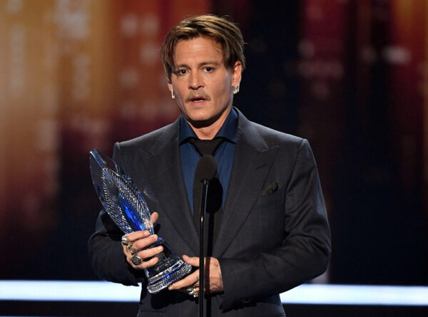 Το «ευχαριστώ» του Johnny Depp στους θαυμαστές που τον στήριξαν για το διαζύγιο του