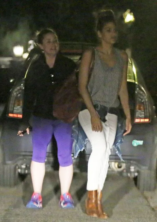 ryan-gosling-eva-mendes-baby-family-sighting-08-1484859894