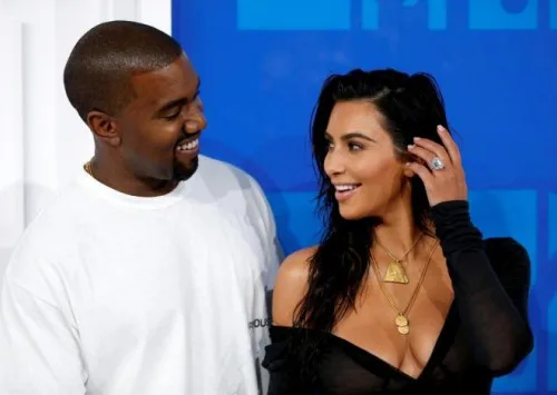 Η Kim Kardashian και ο Kanye West σε κοινή τους εμφάνιση.