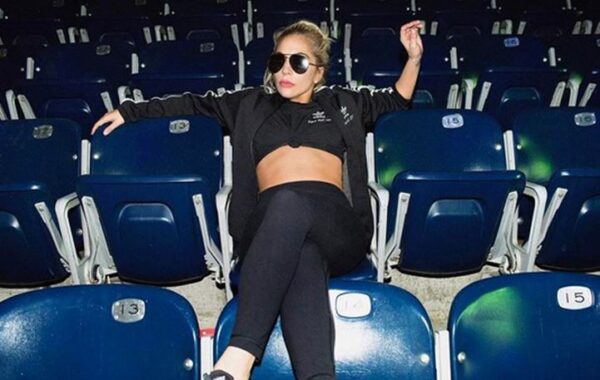 Η Lady Gaga κάνει ακροβατικά μαζί με τη μαμάς της. Και θα το απολαύσεις.