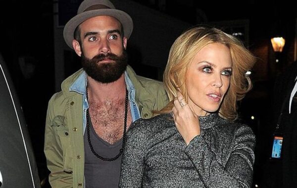 Σε άσχημη κατάσταση η Kylie Minogue, την απάτησε ο σύντροφός της.