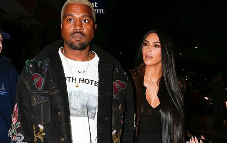 Ο Kanye West και η Kim Kardashian σε βραδινή έξοδο.