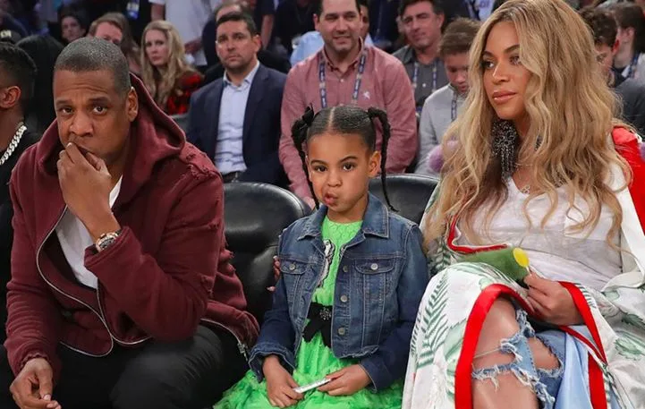 Η Beyonce με τον Jay-Z και την κόρη τους Blue Ivy στις κερκίδες του NBA All Star Game.