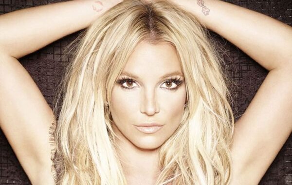 Η Britney Spears ποζάρει ολόγυμνη και «ρίχνει» το Instagram.
