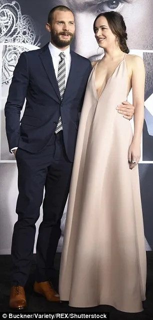 Η Dakota Johnson και ο Jamie Dornan στην πρεμιέρα του Fifty Shades Darker.