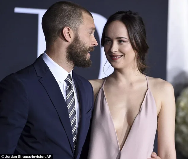 Η Dakota Johnson και ο Jamie Dornan στην πρεμιέρα του Fifty Shades Darker.