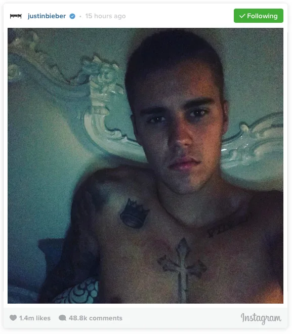 Ο Justin Bieber shirtless σε selfie στο Instagram.