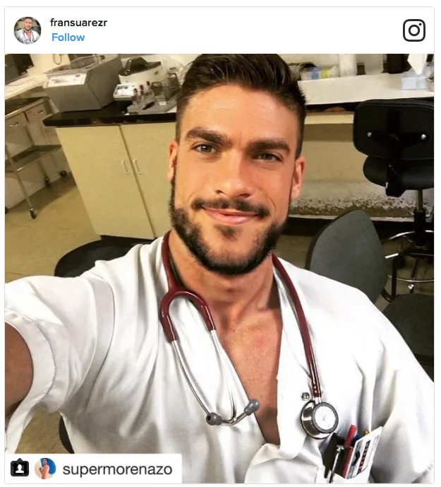 Ο Φραν Σουάρεζ σε selfie στο νοσοκομείο.