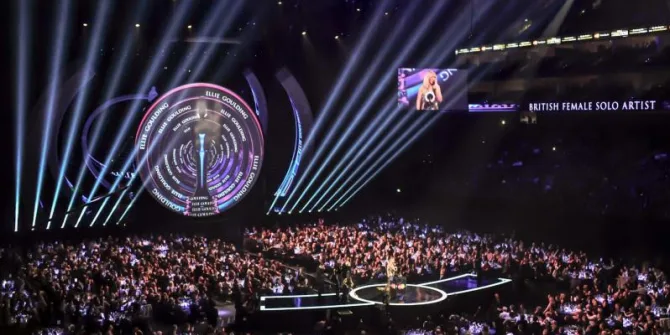 Στιγμιότυπο από την τελετή απονομής των Brit Awards στην O2 Arena.