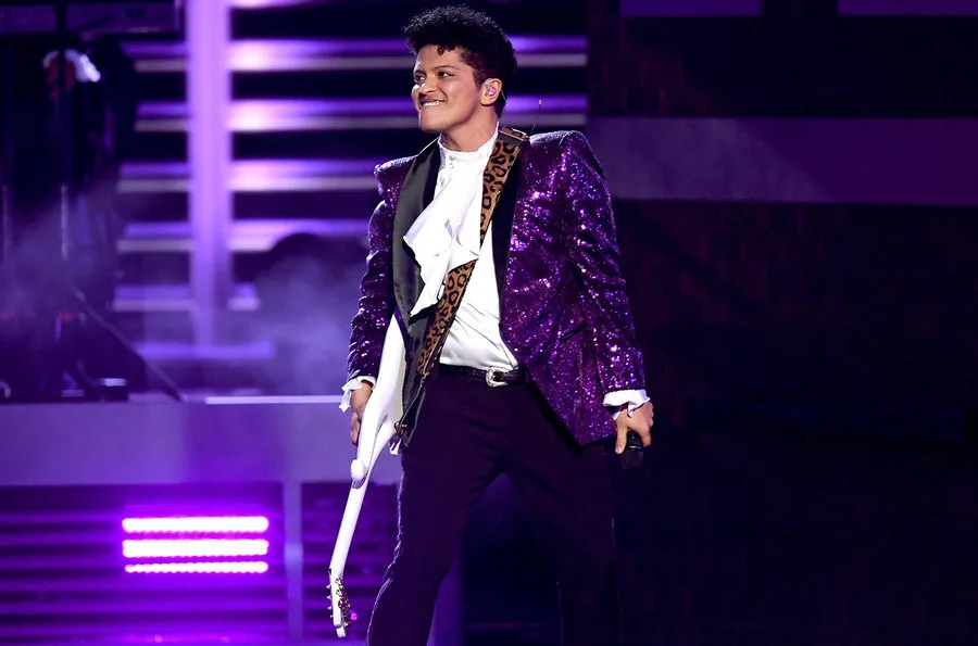 Καλλιτέχνης σε σκηνή των βραβείων Grammys