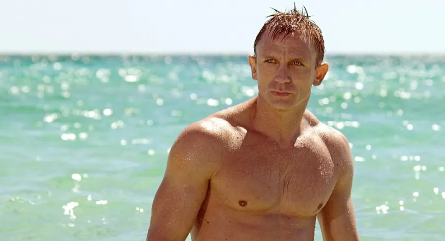Ο Daniel Craig ως James Bond στη θάλασσα