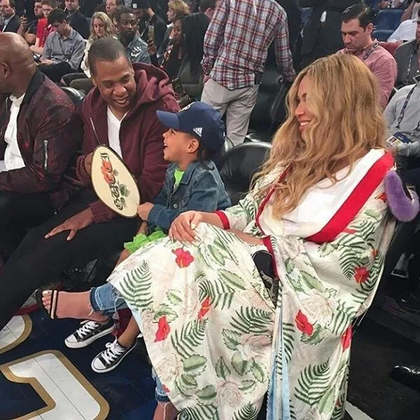 Η Beyonce, ο Jay-Z και η Blue Ivy Carter στις κερκίδες του NBA All Star Game.