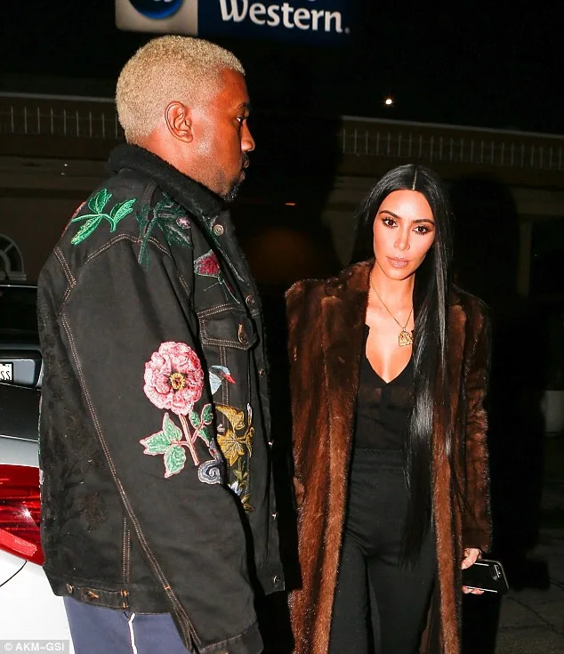 Η Kim Kardashian και ο Kanye West σε βραδινή έξοδο.