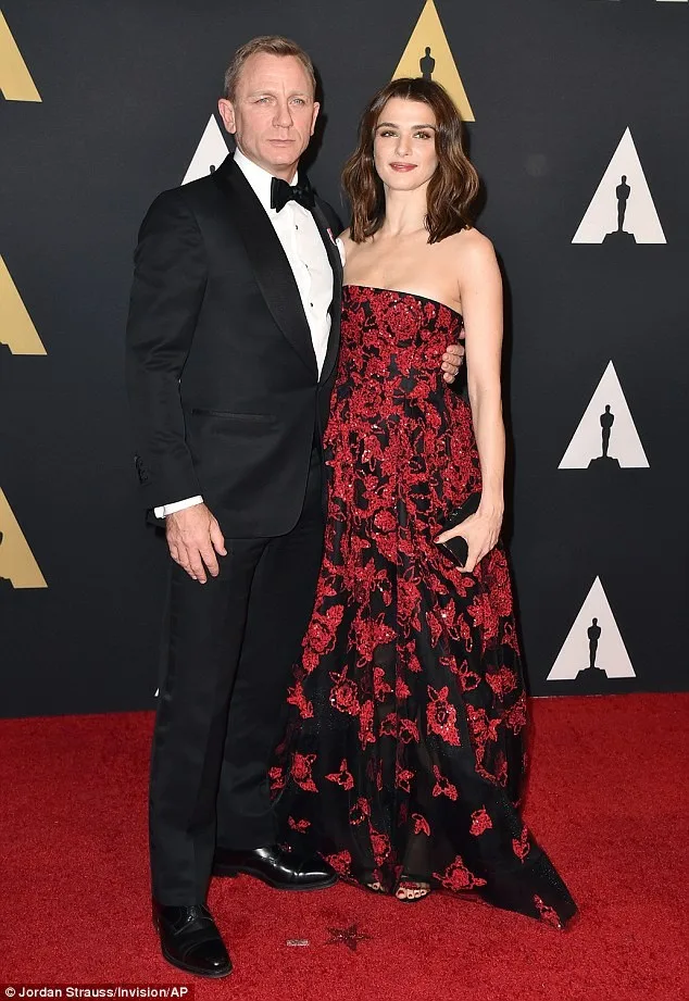 Ο Daniel Craig και η Rachel Weisz σε επίσημη εκδήλωση στο κόκκινο χαλί.