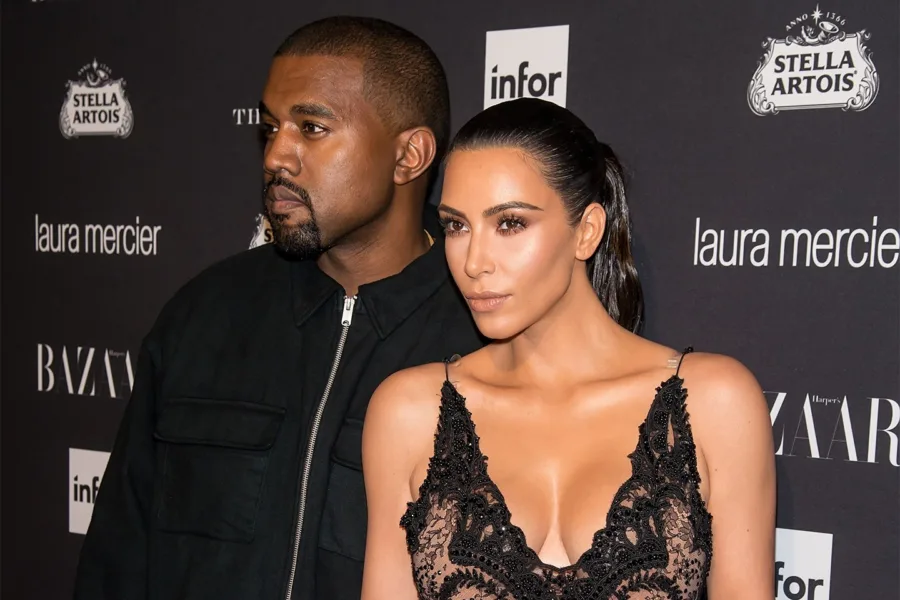 Ο Kanye West και η Kim Kardashian σε κοινή εμφάνιση σε εκδήλωση.