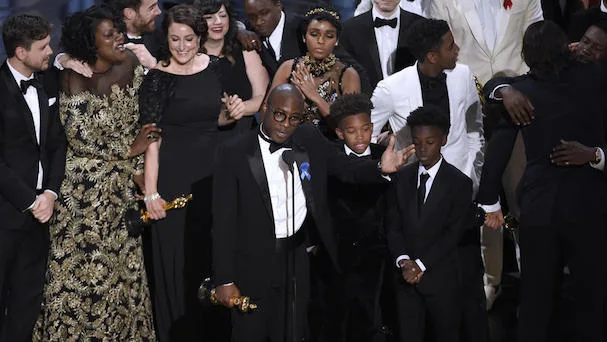 Συντελεστές της ταινίας Moonlight στη σκηνή των βραβείων Όσκαρ 2017.