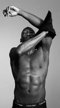 Ο Mahershala Ali ποζάρει για την καμπάνια εσωρούχων της Calvin Klein.