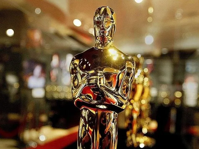 Το χρυσό αγαλματίδιο των βραβείων Oscar.