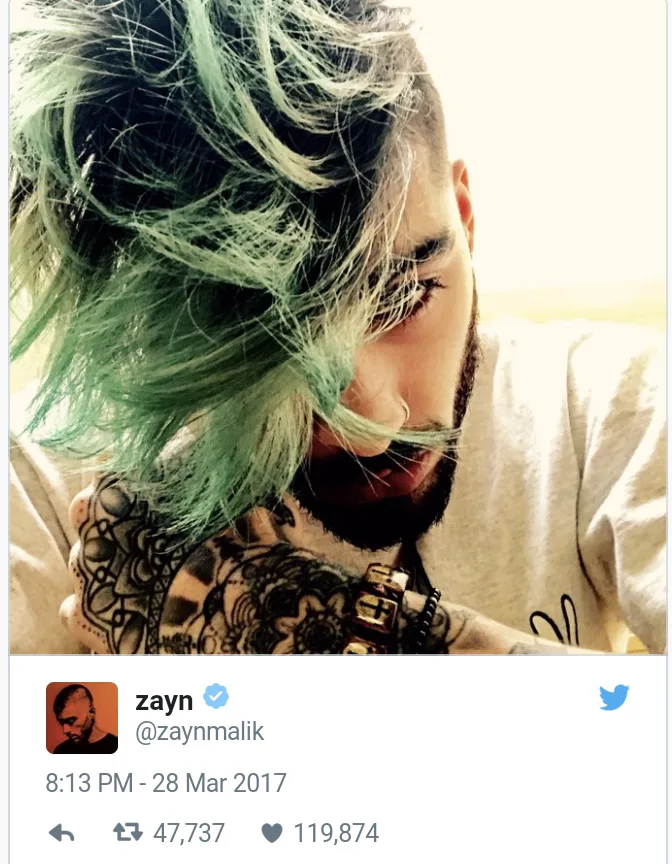 Ο Zayn Malik με πράσινα μαλλιά και τατουάζ σε ανάρτηση στο Twitter.