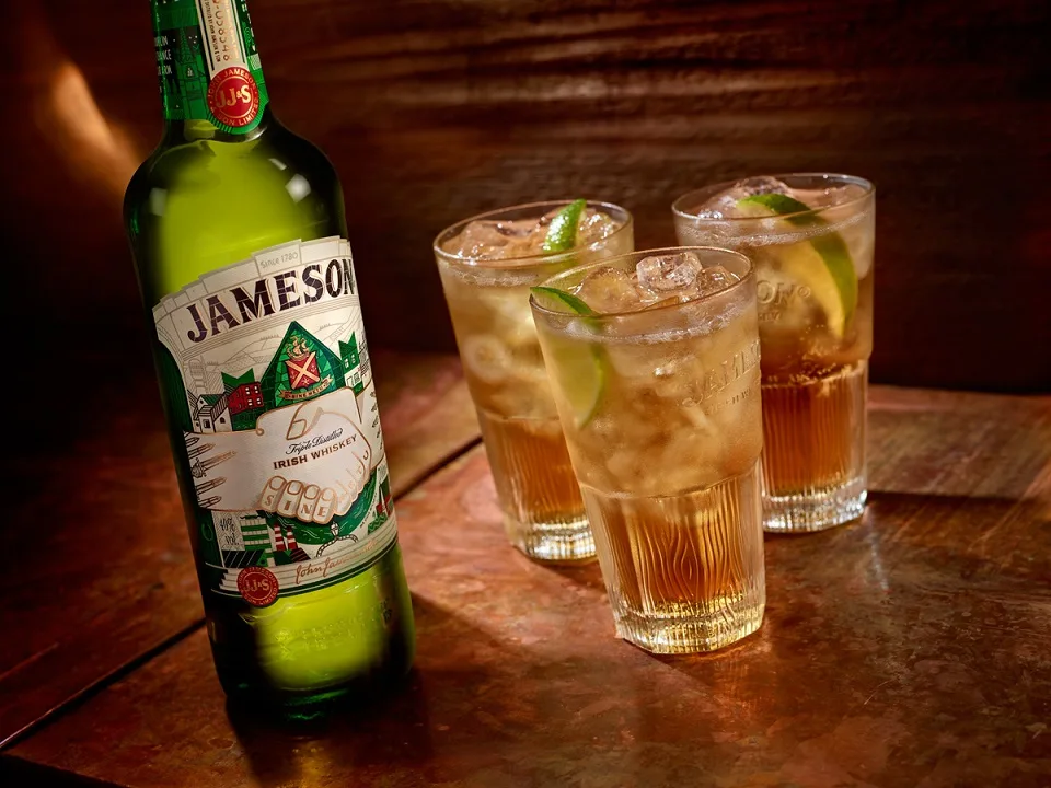Φιάλη Jameson Irish Whiskey για τον εορτασμό του St. Patrick’s Day, φωτογραφημένη από τον Eoin Holland.