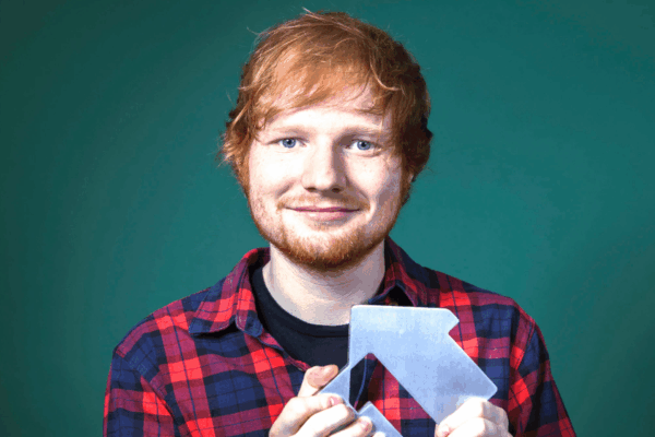 Ο Ed Sheeran εξήγησε γιατί έγραψε ένα τραγούδι για τις ταινίες James Bond (αν και δεν του το ζήτησε κανείς!)