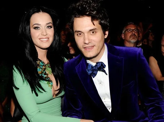 Η Katy Perry με τον John Mayer σε εκδήλωση.