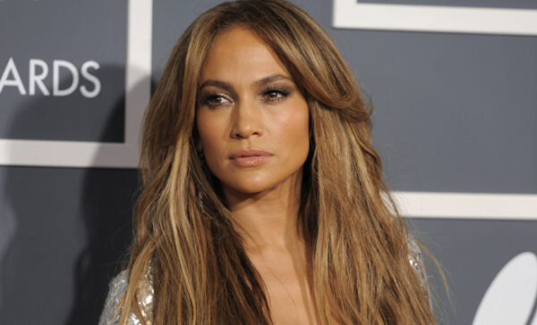 Η Jennifer Lopez επιβεβαίωσε τη συνεργασία της με την Cardi B.