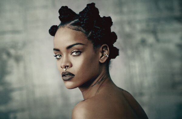 Η Rihanna πήγε στο Miami και κανείς δεν μπορούσε να μην κοιτάξει το… μπούστο της.