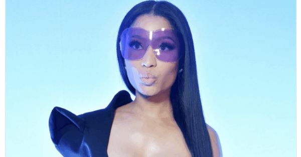 Η Nicki Minaj φόρεσε αυτό και τους άφησε όλους άφωνους στην εβδομάδα μόδας στο Παρίσι.