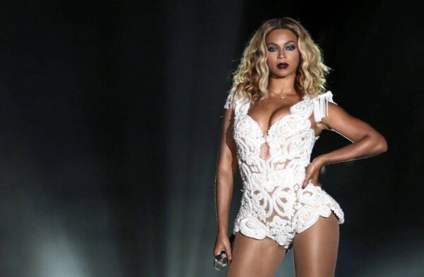 Η Beyonce δείχνει την φουσκωμένη της κοιλιά!