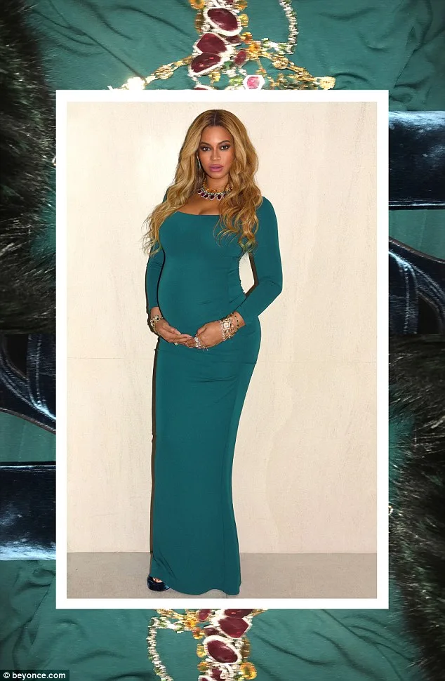 Η Beyonce με πράσινο εφαρμοστό φόρεμα κατά τη διάρκεια της εγκυμοσύνης της.