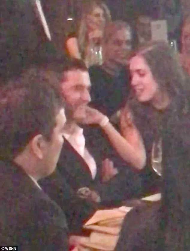 Ο Orlando Bloom σε κοινωνική εκδήλωση.