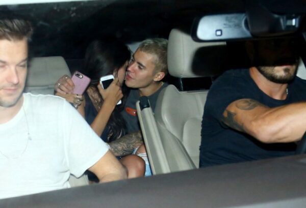 Ο Justin Bieber δεν είναι πια single. Δείτε τις φωτογραφίες των paparazzi.
